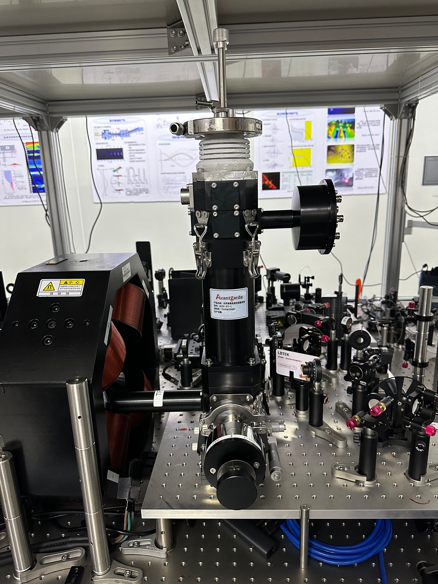 2024年5月湖南某大学在上海皇冠博彩购买的液氮存储式恒温器+电磁铁系统交付完成
