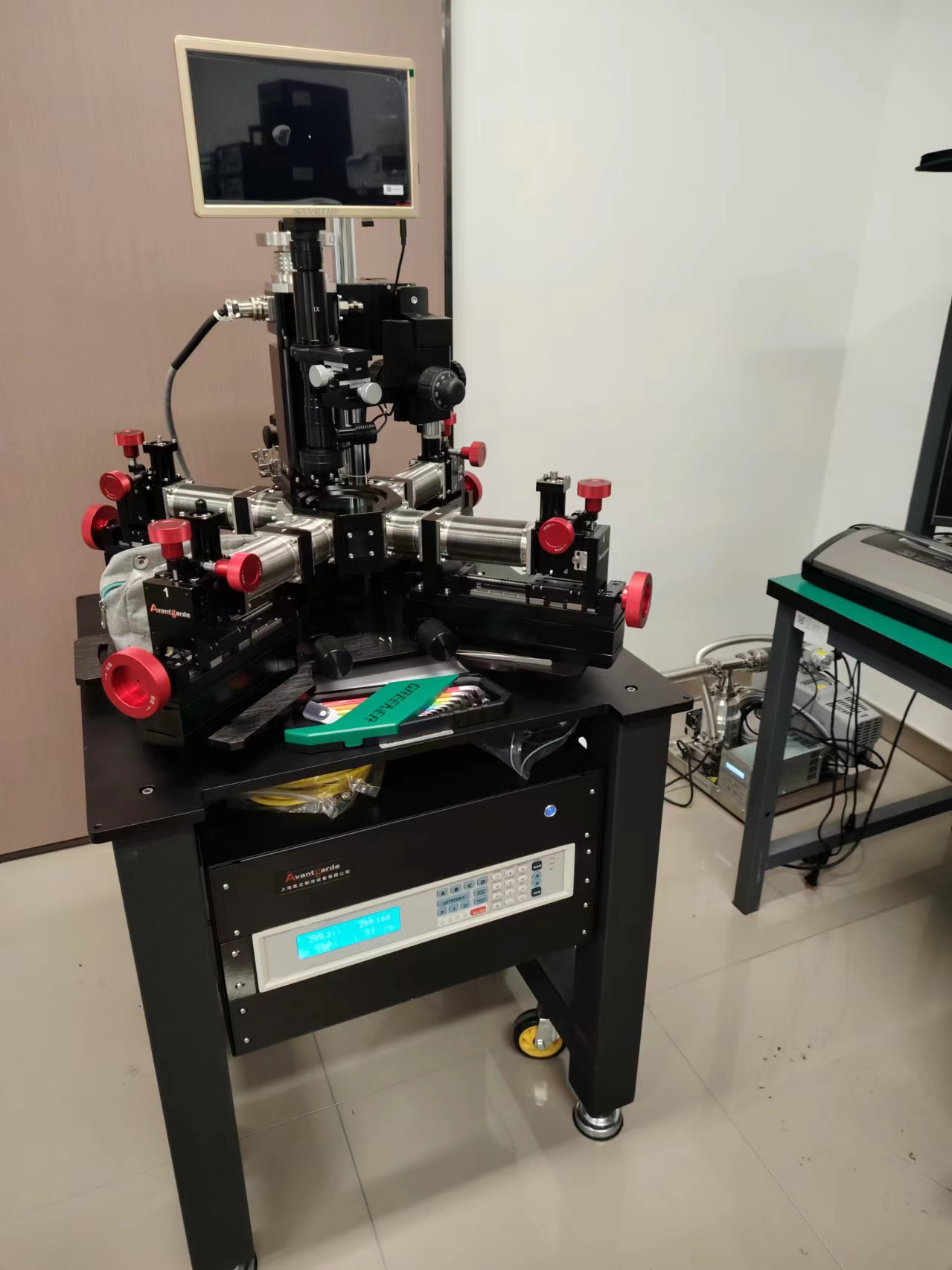 2024年7月苏州某研究院在上海皇冠博彩app购买的液氮高低温真空探针台PSM-LN2交付完成