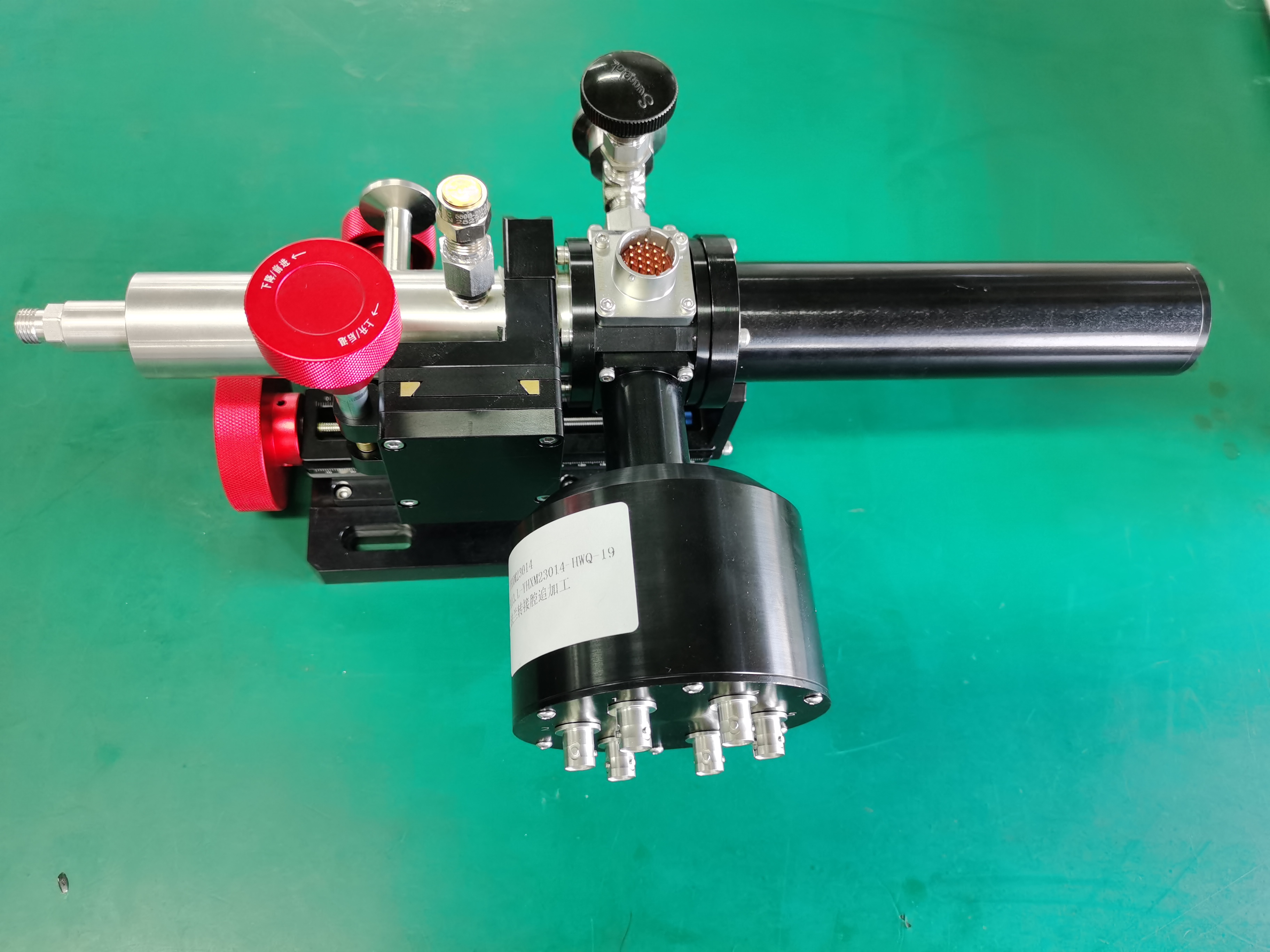 2024年7月北京某大学在上海皇冠博彩app购买的定制连续流低温恒温器交付完成