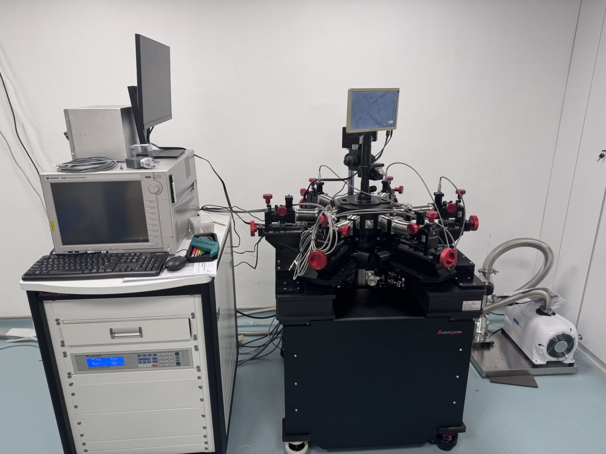 2024年8月香港某大学在上海皇冠博彩app购买的4K闭循环低温探针台PSM-4K交付完成