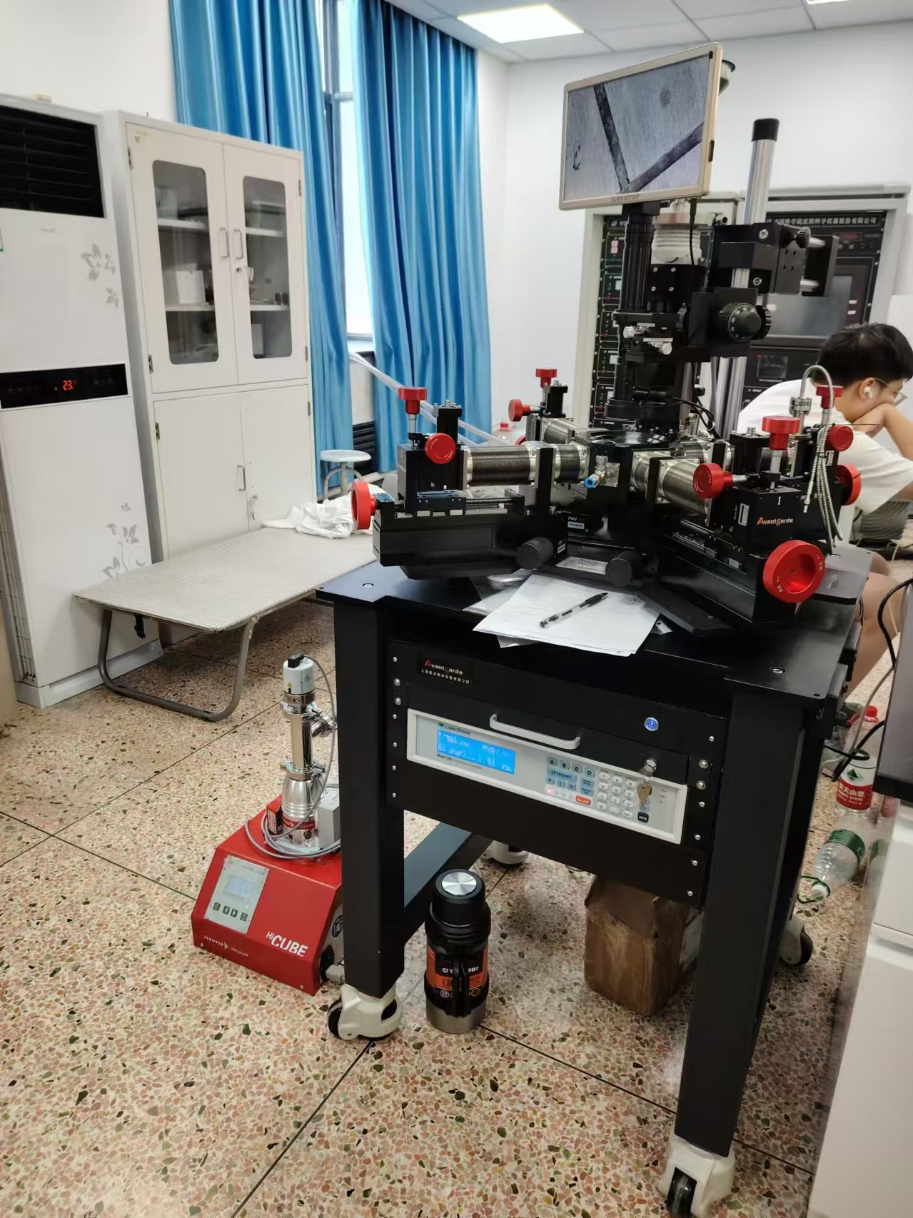 2024年8月浙江某学院在上海皇冠博彩app购买的液氮高低温真空探针台PSM-LN2-H2交付完成