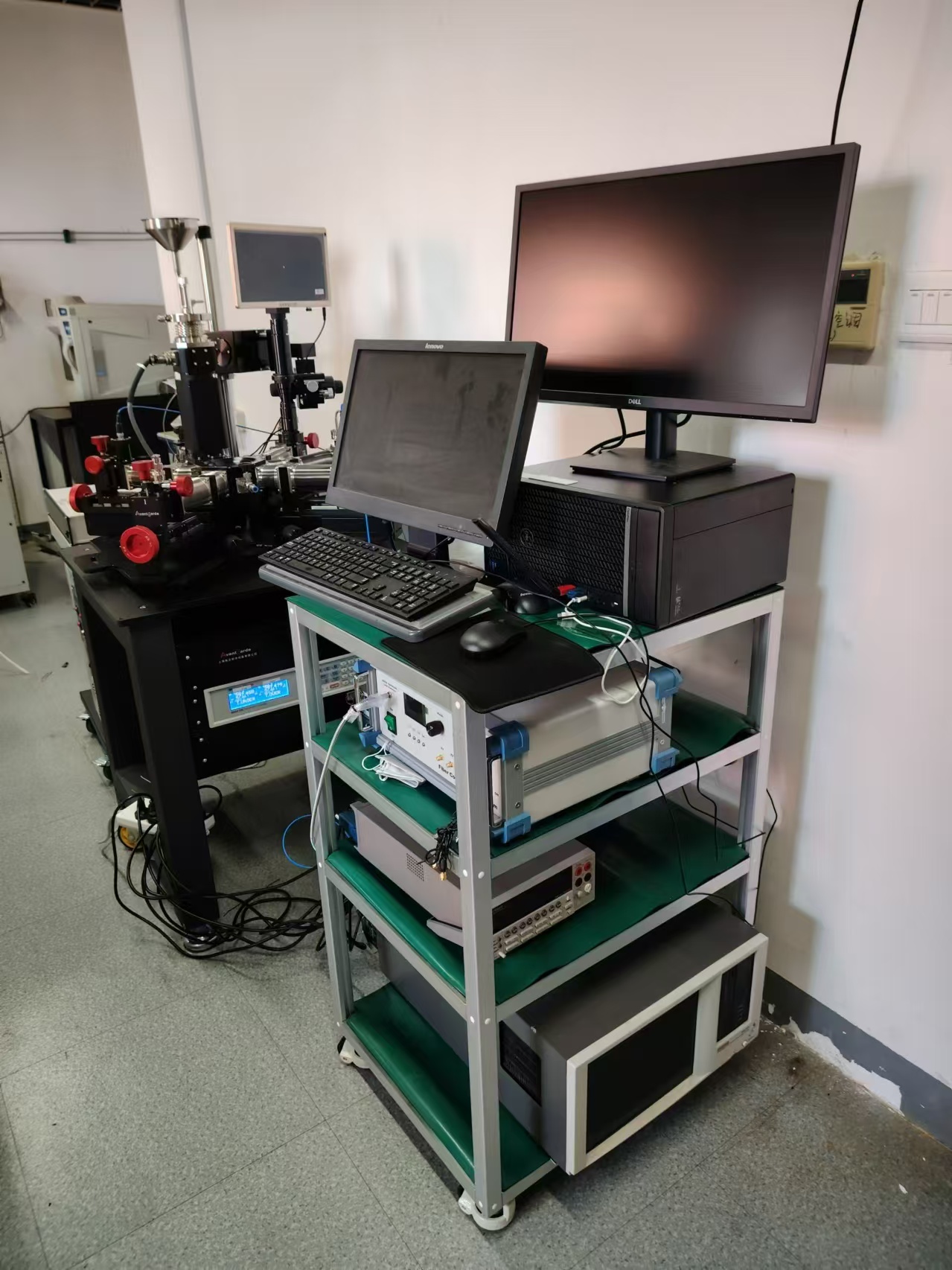 2024年8月大连某研究所在上海皇冠博彩app购买的非标定制液氮高低温真空探针台交付完成