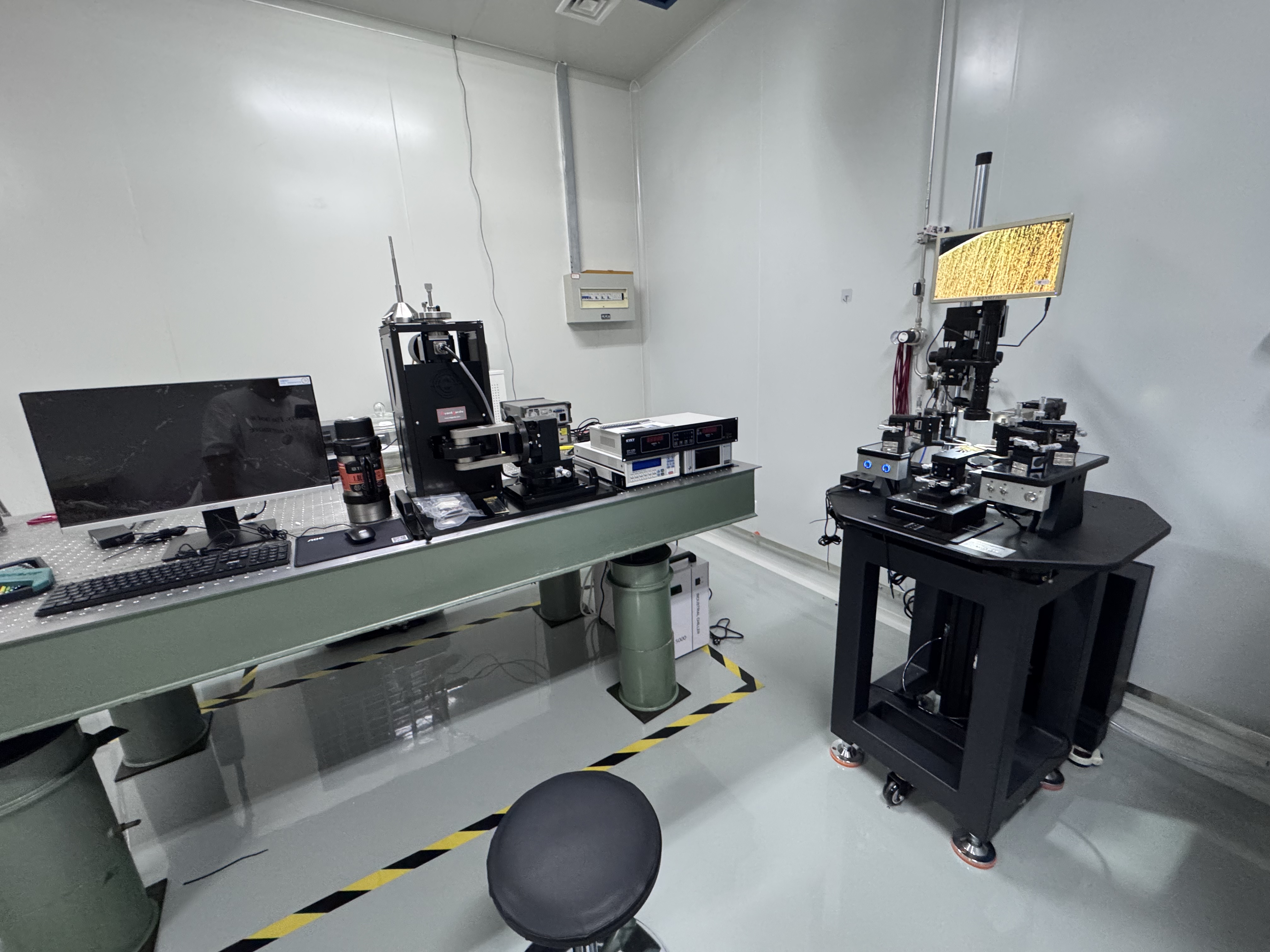 2024年9月北京某研究所在上海皇冠博彩app购买的永磁铁室温探针台霍尔测试系统已交付完成